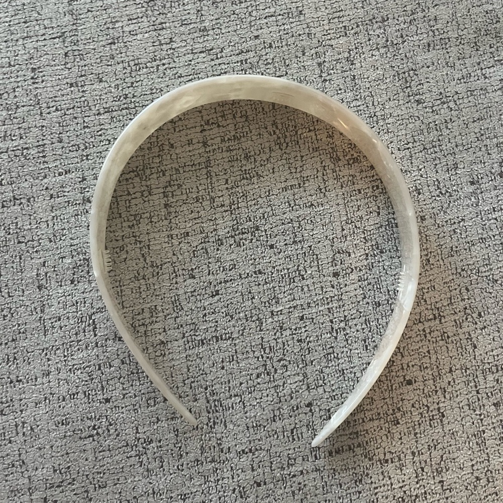 ❤️‍🔥BOGO FREE urban outfitters Marble White Pearl Iridescent Cream Headband